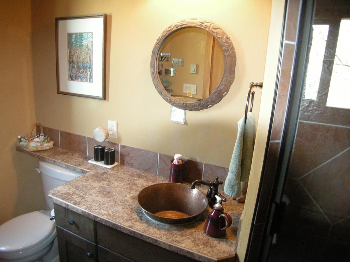 Bighorn Ridge Guest House Okanagan Falls Exterior photo